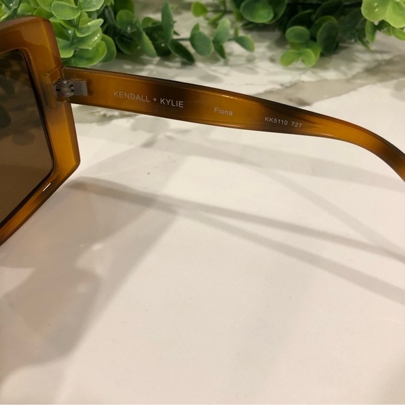 KENDALL+KYLIE FIONA Oversized Square Lenses Sunglasses Animal  Print - Picture 8 of 9